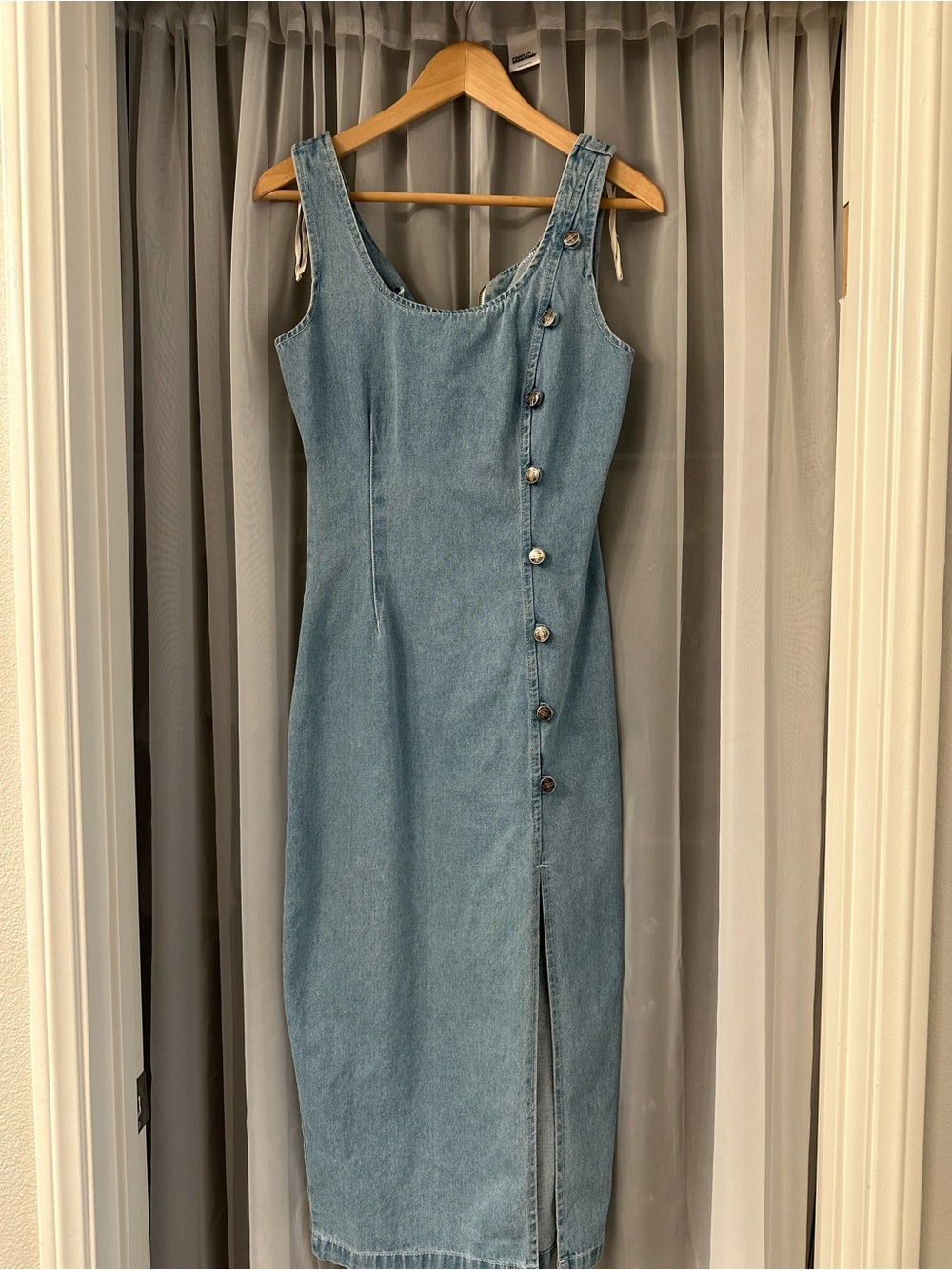 Vintage Switch Sleeveless Denim Midi Dress with Side Button Detail